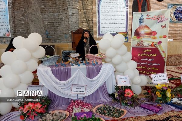 تجلیل از دختران شهدای مدافع حرم فشافویه در روز دختر