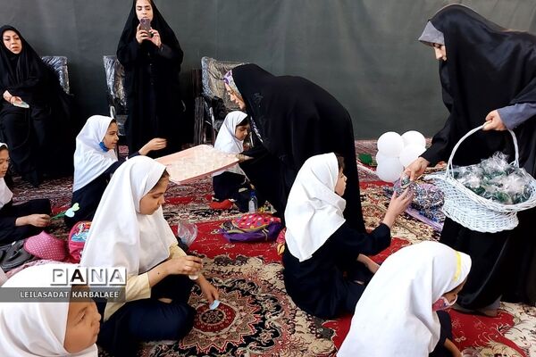 تجلیل از دختران شهدای مدافع حرم فشافویه در روز دختر