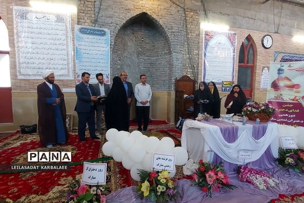 تجلیل از دختران شهدای مدافع حرم فشافویه در روز دختر