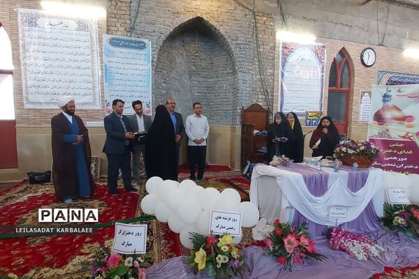 تجلیل از دختران شهدای مدافع حرم فشافویه در روز دختر