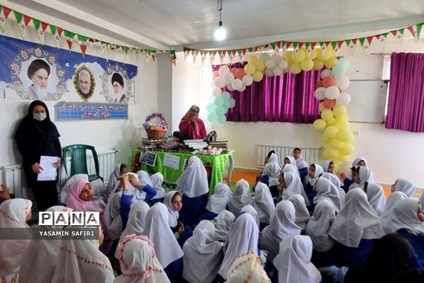 جشن روز دختر در دبستان دخترانه شهید‌کمانی فشافویه