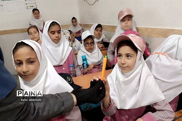 تقدیرمعلمان از دانش‌آموزان نجمه شهرستان قرچک