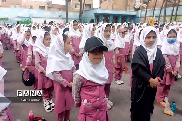 تقدیرمعلمان از دانش‌آموزان نجمه شهرستان قرچک