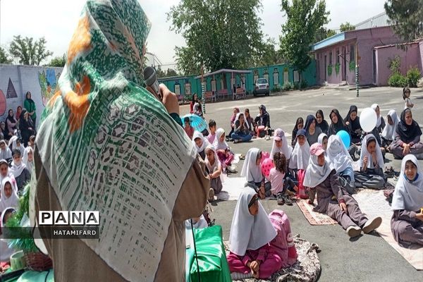 جشن میلاد بانوی کرامت در مدارس منطقه چهاردانگه