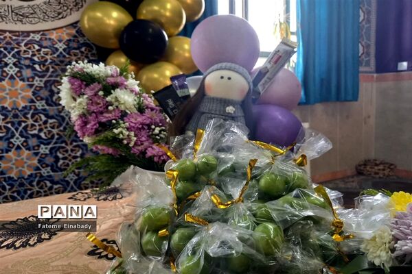 جشن فارغ‌التحصیلی و روز دختر در مدرسه حاجیه نوری ملارد