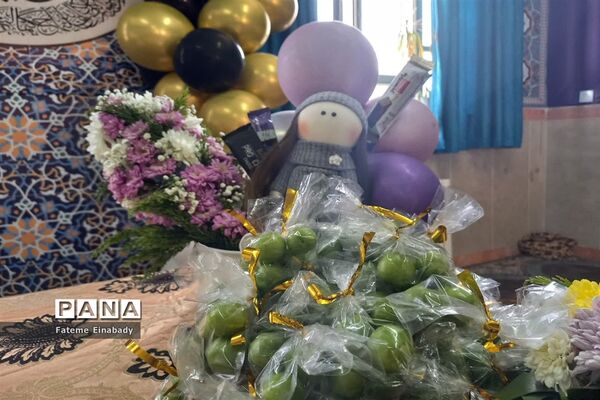 جشن فارغ‌التحصیلی و روز دختر در مدرسه حاجیه نوری ملارد