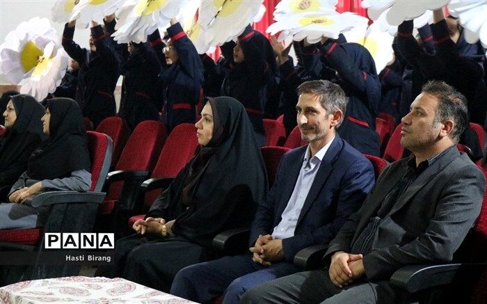 آینده یک کشور، به دستان دختران و بانوان رقم می‌خورد