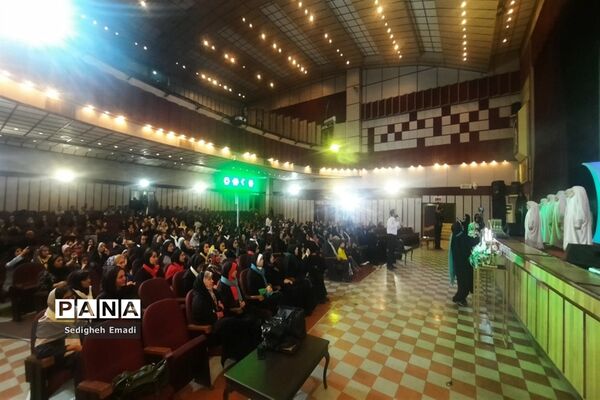 مراسم تجلیل از دانش‌آموزان دختر به‌مناسبت روز دختر