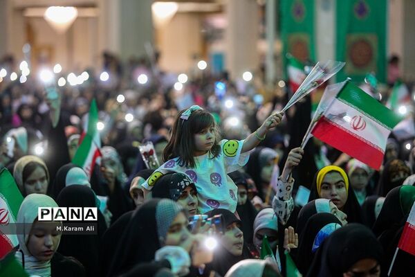 همایش بزرگ دختران قم در حرم بهترین دختر دنیا