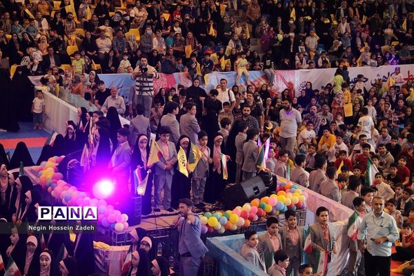 اجتماع بزرگ دختران شهرستان اسلامشهر درسالروز ولادت حضرت فاطمه معصومه(س)