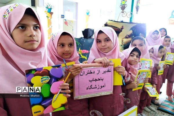 گرامیداشت آغاز دهه کرامت در دبستان هدف