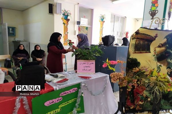 گرامیداشت آغاز دهه کرامت در دبستان هدف