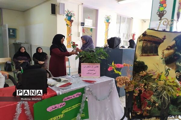 گرامیداشت آغاز دهه کرامت در دبستان هدف