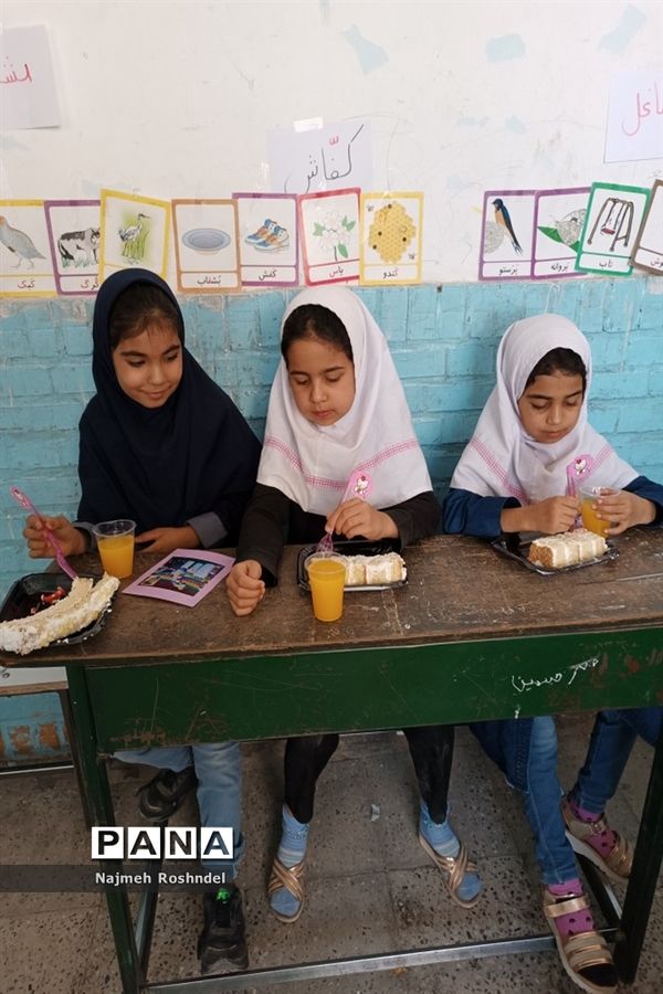 جشن الفبا کلاس اولی‌ها در دبستان سعیدی