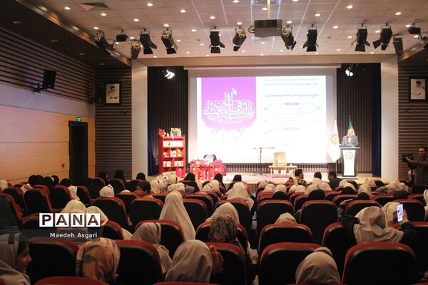 تقدیر از دانش‌آموزان برگزیده پویش «معلم و یار مهربان» در قم