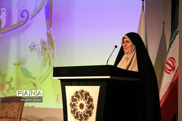 تقدیر از دانش‌آموزان برگزیده پویش «معلم و یار مهربان» در قم