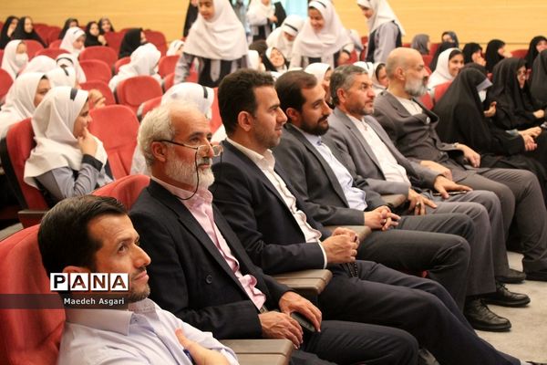 تقدیر از دانش‌آموزان برگزیده پویش «معلم و یار مهربان» در قم