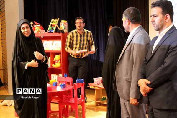 تقدیر از دانش‌آموزان برگزیده پویش «معلم و یار مهربان» در قم