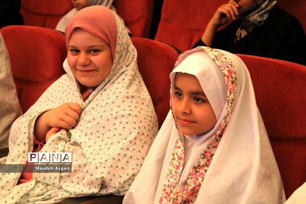 تقدیر از دانش‌آموزان برگزیده پویش «معلم و یار مهربان» در قم