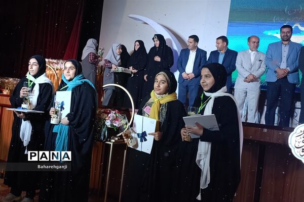 تجلیل از دختران فعال و برگزیده در روز دختر