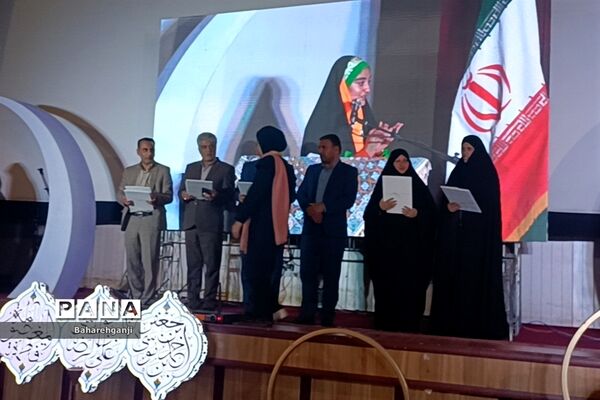 تجلیل از دختران فعال و برگزیده در روز دختر