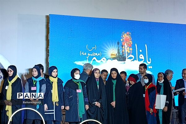 تجلیل از دختران فعال و برگزیده در روز دختر