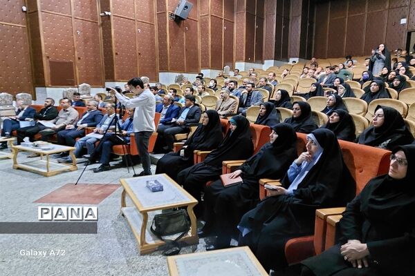 مراسم تقدیر از منتخبین مرحله استانی نهمین جشنواره الگوهای برتر تدریس درس تفکر و سبک زندگی