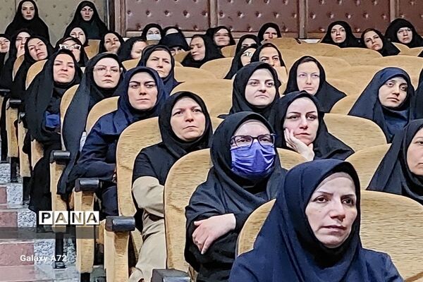 مراسم تقدیر از منتخبین مرحله استانی نهمین جشنواره الگوهای برتر تدریس درس تفکر و سبک زندگی