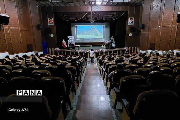 مراسم تقدیر از منتخبین مرحله استانی نهمین جشنواره الگوهای برتر تدریس درس تفکر و سبک زندگی