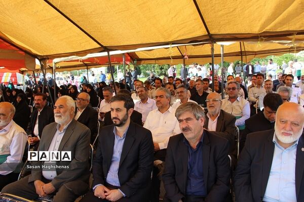 به اهتزاز درآمدن پرچم بارگاه منور امام رضا(ع) در شهرستان اسلامشهر