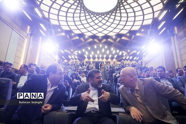 افتتاح نمایشگاه کار دانشگاه تهران