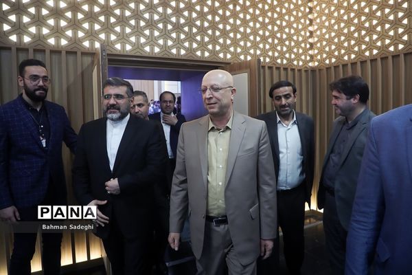 افتتاح نمایشگاه کار دانشگاه تهران