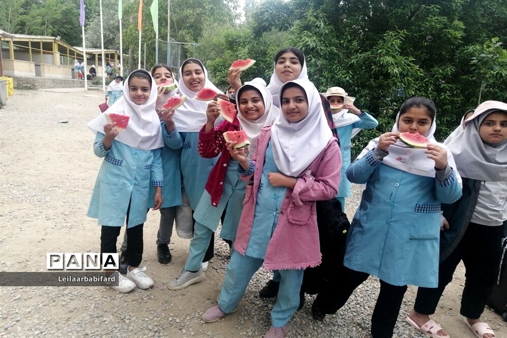 اردوی تفریحی دانش‌آموزان دبستان شاهد شهرستان ابرکوه