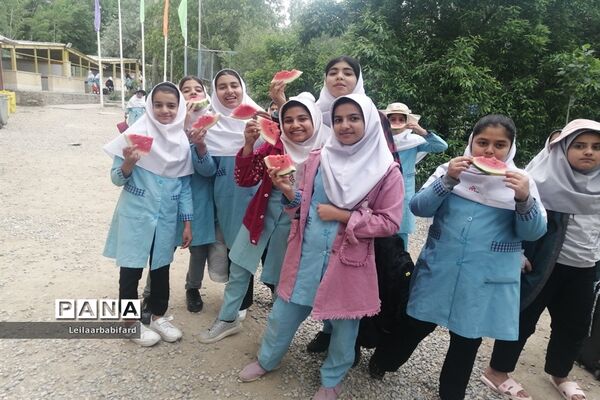 اردوی تفریحی دانش‌آموزان دبستان شاهد شهرستان ابرکوه