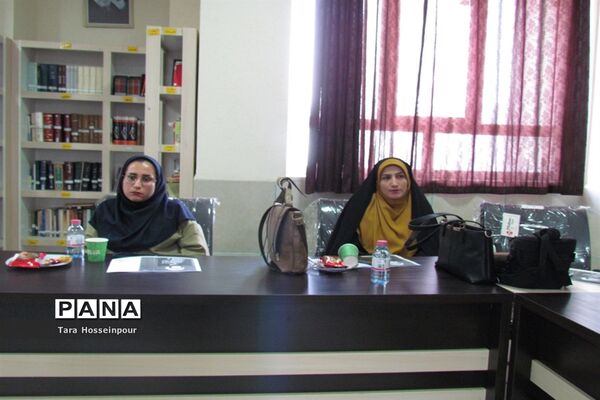 نشست صمیمی معلمان جوان ناحیه 3 با مدیر آموزش و پرورش‌