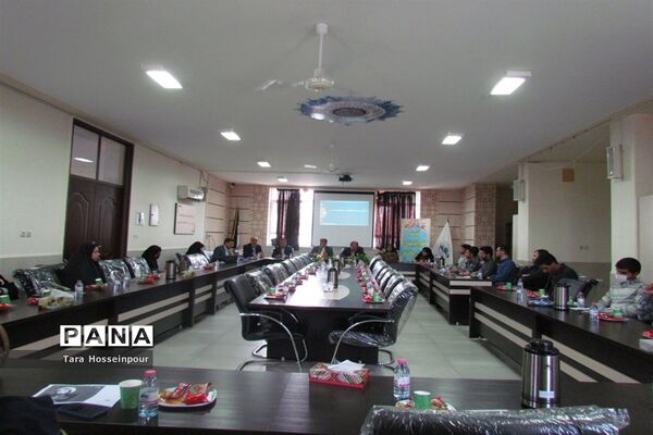 نشست صمیمی معلمان جوان ناحیه 3 با مدیر آموزش و پرورش‌
