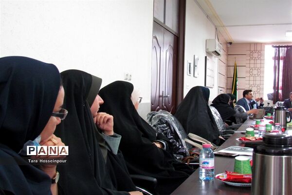 نشست صمیمی معلمان جوان ناحیه 3 با مدیر آموزش و پرورش‌