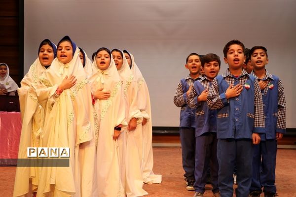 ‌تقدیر از برگزیدگان طرح‌ها و برنامه‌های معاونت آموزش ابتدایی آموزش و پرورش ناحیه 2 شهرری