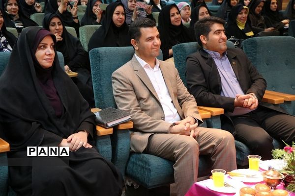 ‌تقدیر از برگزیدگان طرح‌ها و برنامه‌های معاونت آموزش ابتدایی آموزش و پرورش ناحیه 2 شهرری