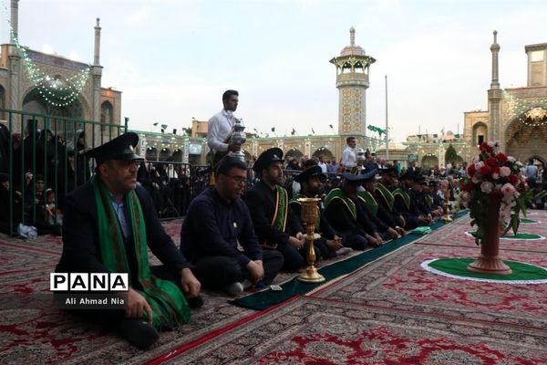 آیین تعویض پرچم گنبد حرم حضرت معصومه(س)