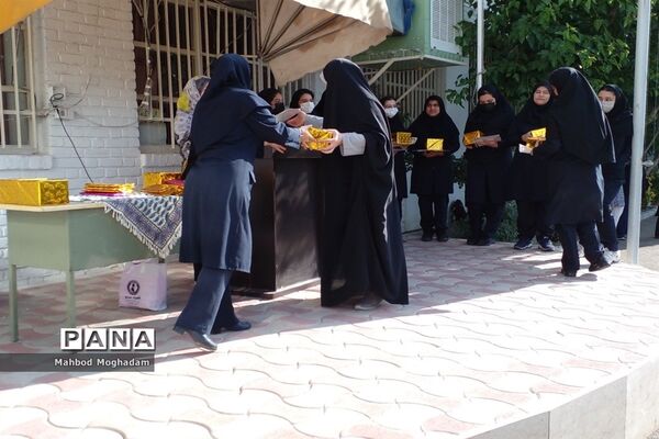 تقدیر از دانش‌آموزان برتر قرآن و حجاب و برترین‌های علمی و فرهنگی و پژوهشی دبیرستان شهیده قزوینی منطقه ۱۳