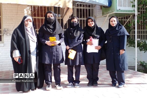 تقدیر از دانش‌آموزان برتر قرآن و حجاب و برترین‌های علمی و فرهنگی و پژوهشی دبیرستان شهیده قزوینی منطقه ۱۳