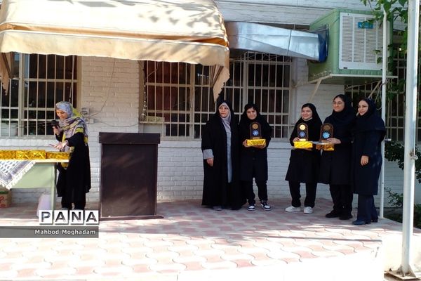 تقدیر از دانش‌آموزان برتر قرآن و حجاب و برترین‌های علمی و فرهنگی و پژوهشی دبیرستان شهیده قزوینی منطقه ۱۳