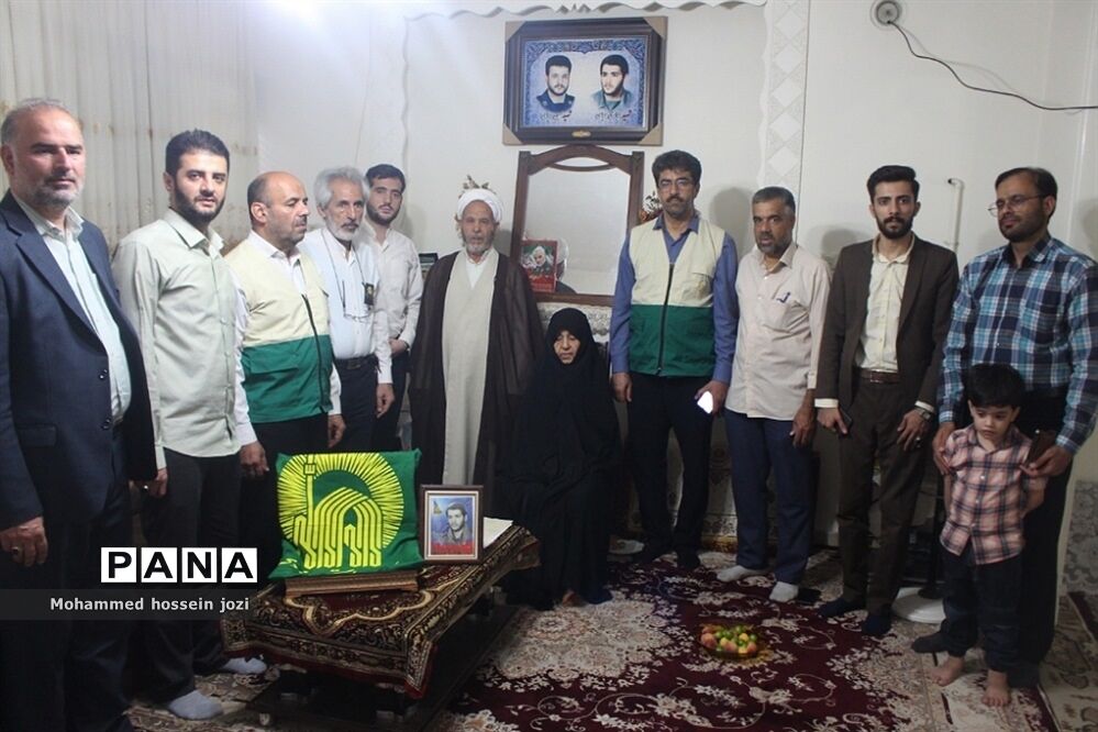 دیدار خادمیاران رضوی قم با مادر شهیدان عباسی