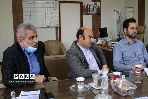 جلسه گرامیداشت سالروز آزاد‌سازی خرمشهر و روز مقاومت در اداره‌کل آموزش و پرورش استان بوشهر