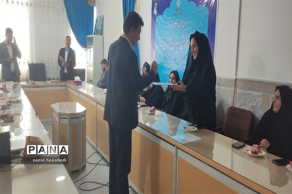‌تقدیر از معلمان نمونه و نیروهای کیفیت‌بخش برتر شهرستان خاتم