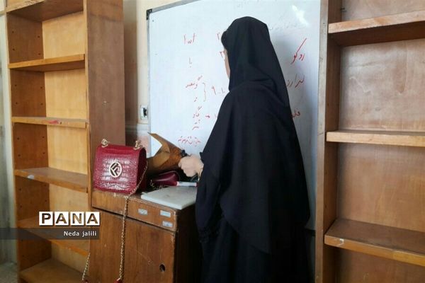 برگزاری کلاس‌های آموزش چرم‌دوزی در شهرستان قرچک