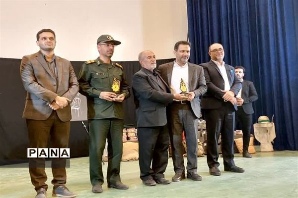اختتامیه پنجمین جشنواره تئاتر دفاع مقدس در آران و بیدگل