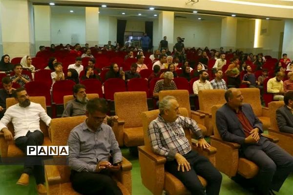 اختتامیه پنجمین جشنواره تئاتر دفاع مقدس در آران و بیدگل