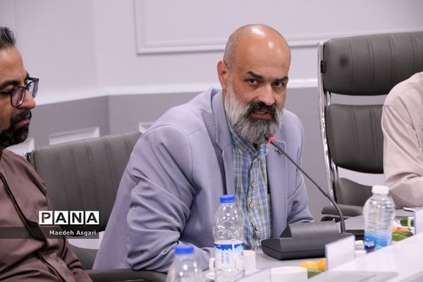 محفل خاطره‌گویی خلبانان جنگنده دوران دفاع مقدس در قم